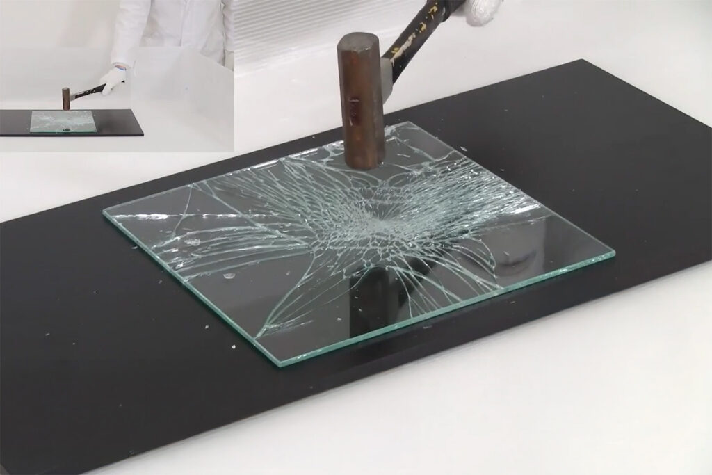 フロートガラスも飛散防止フィルムあり
