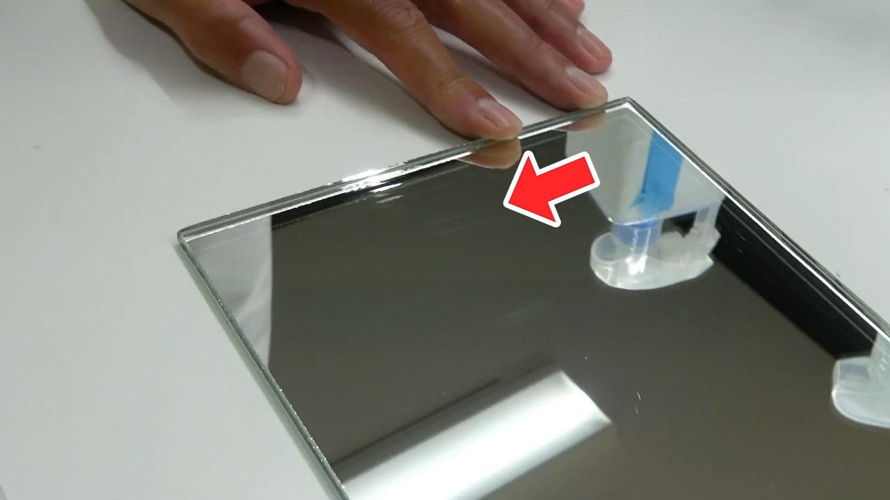 ガラスミラーのカッター傷